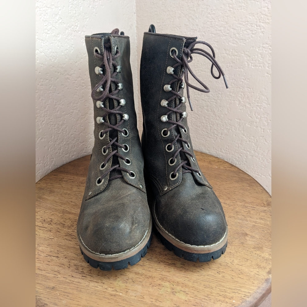 Subterrain size 6.5 brown boots.